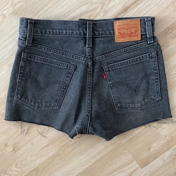 Levi’s black Jean shorts size 25 - Picture 2 of 3